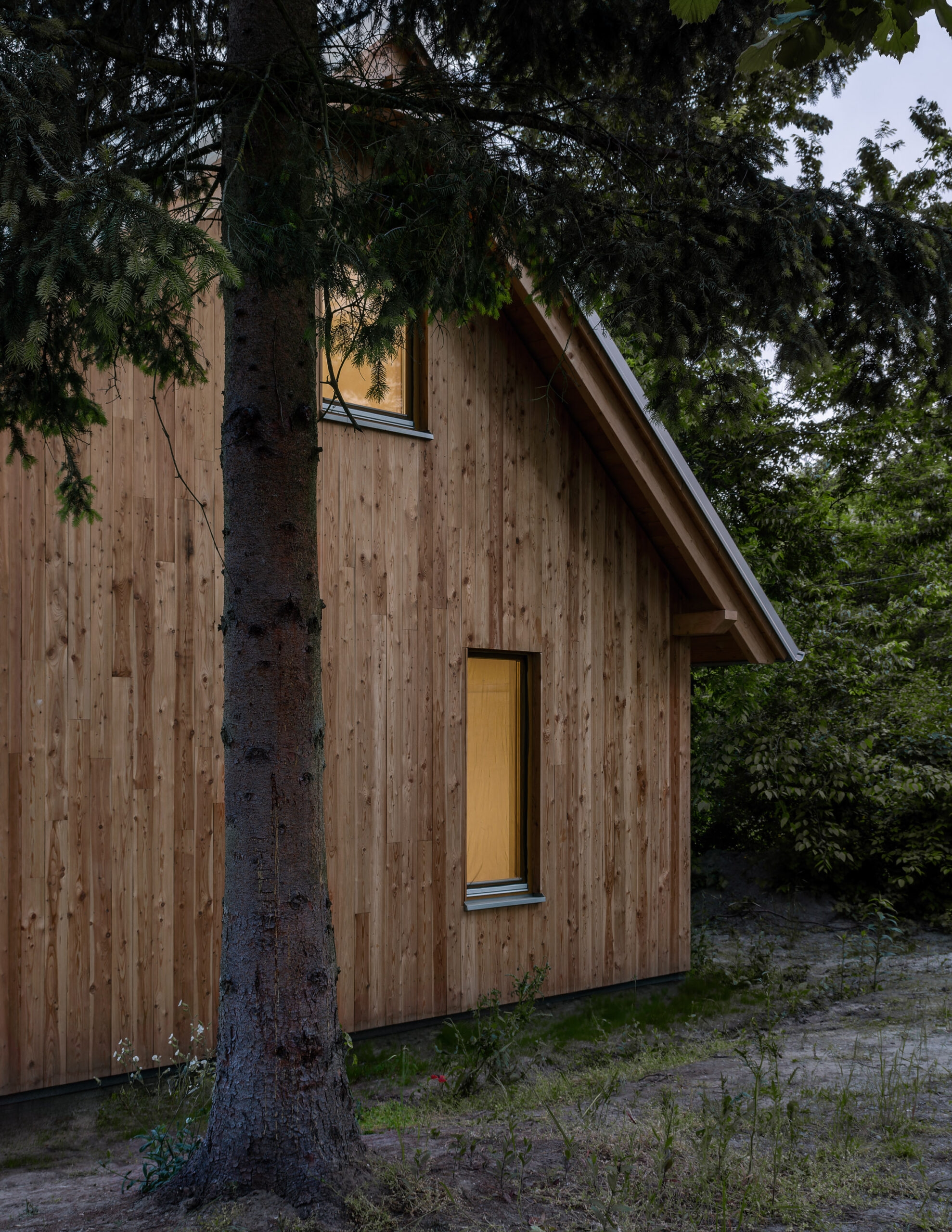 Equinox_Szigetmonostor_hétvégi ház_fa homlokzatburkolat