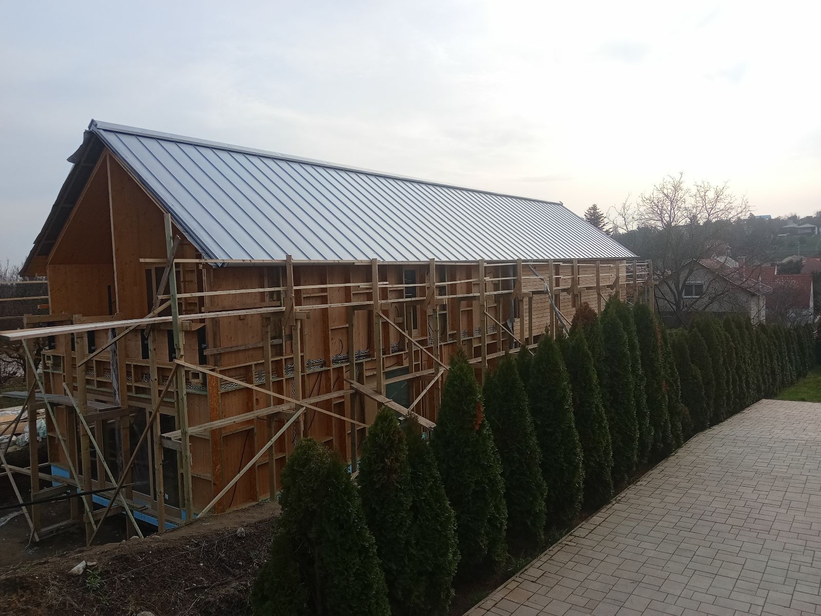 Equinox-system nehézszerkezetes faház Érd Ligetszépe szerkezetkész ház