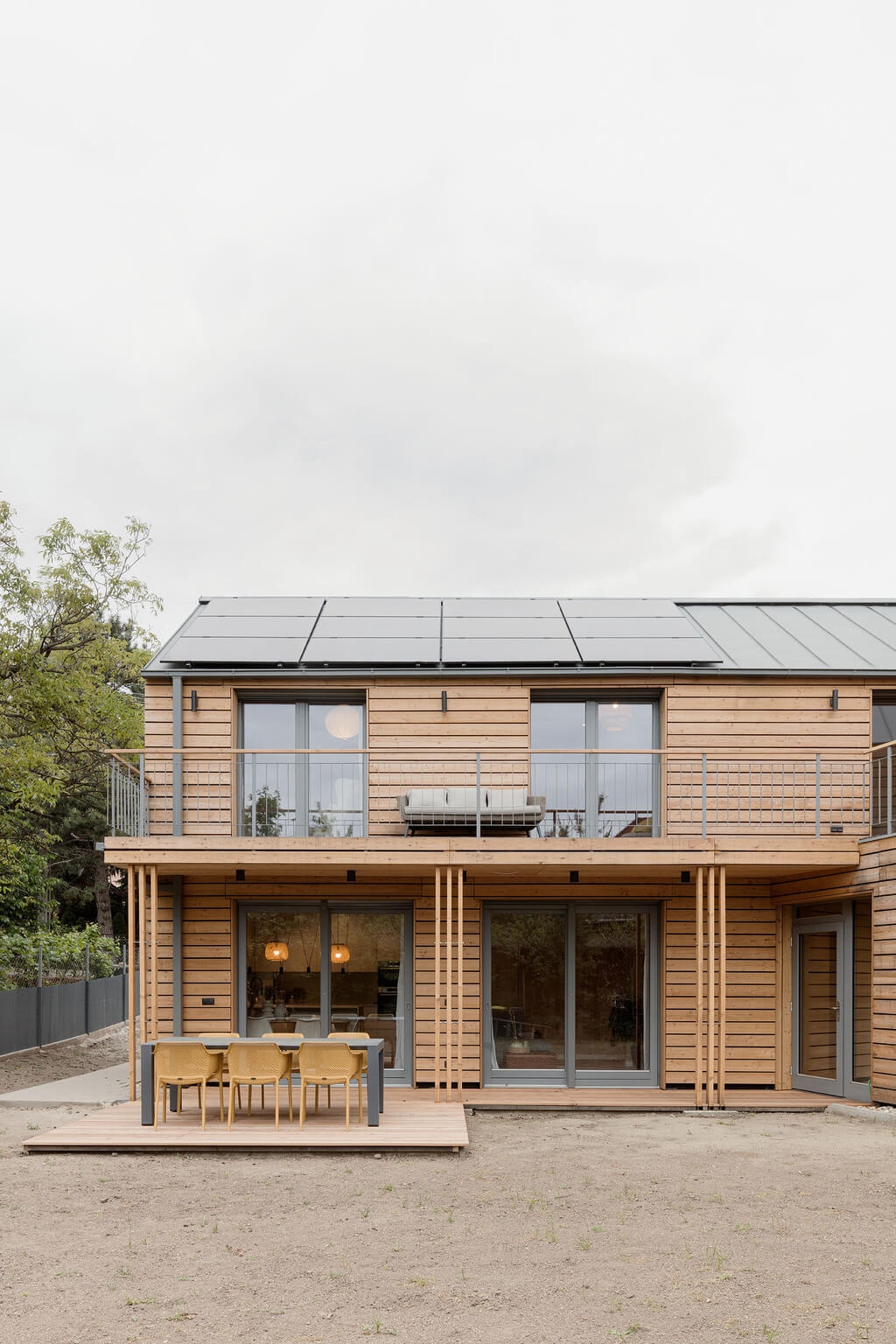 equinox_julia house from the garden