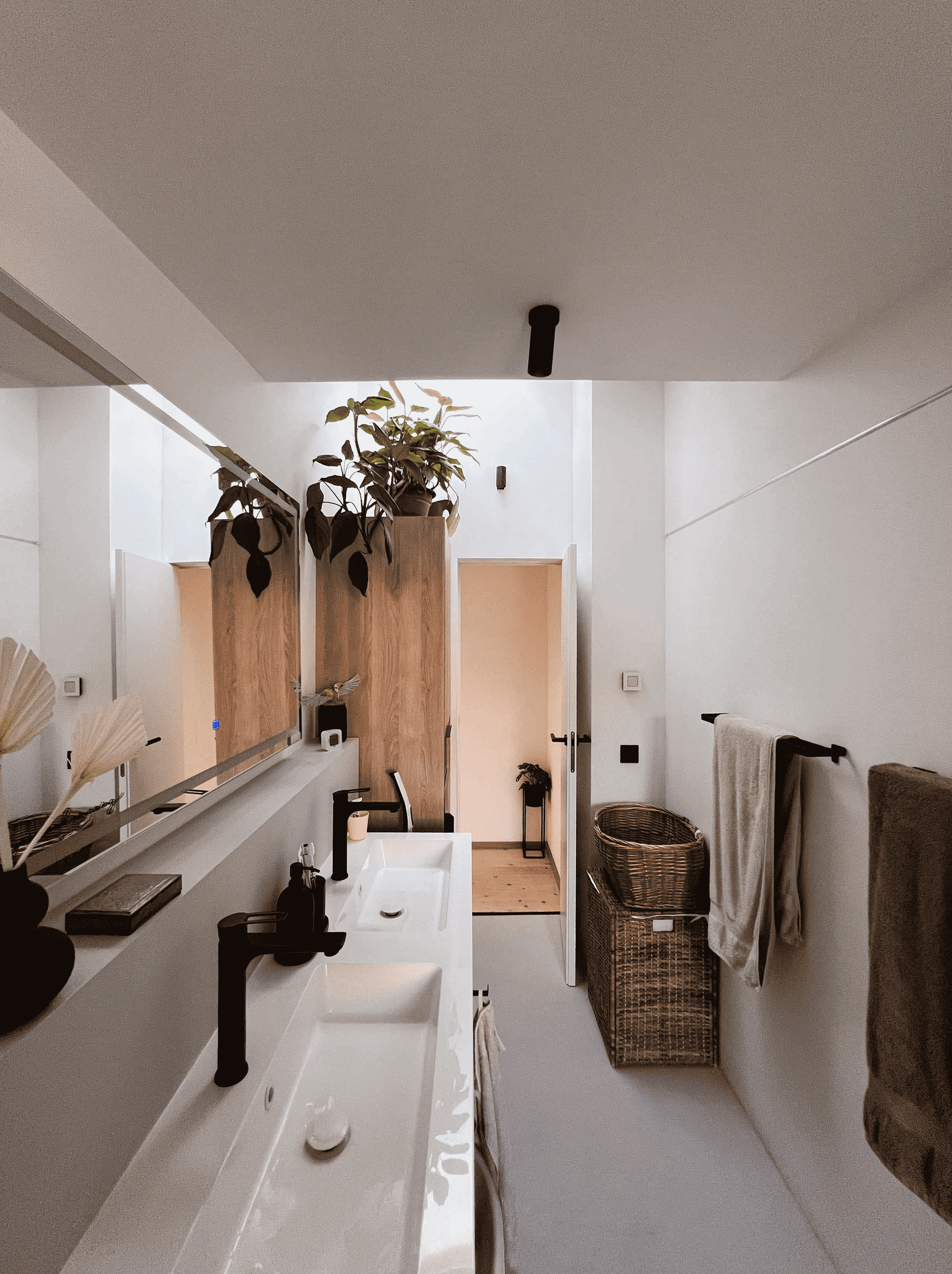 renovation of a compact appartment_equinox_bathroom
