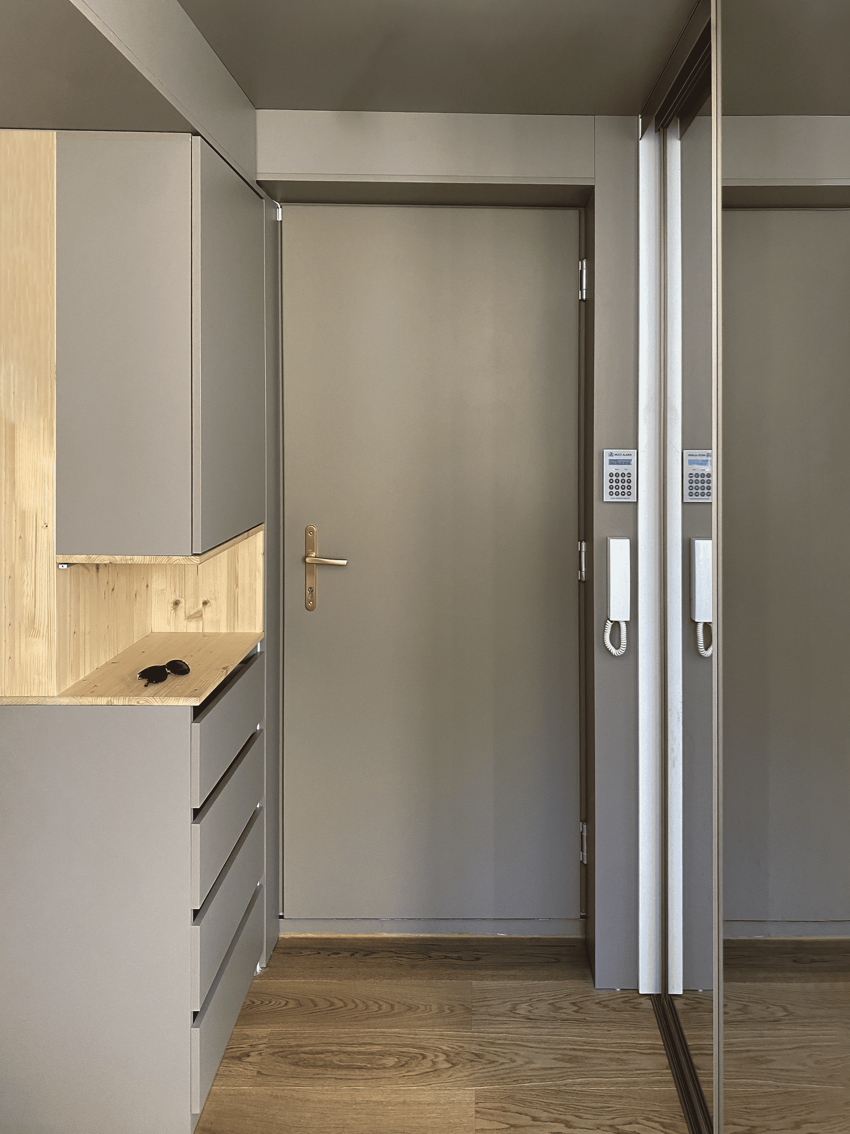 renovation of a compact appartment_equinox_hall